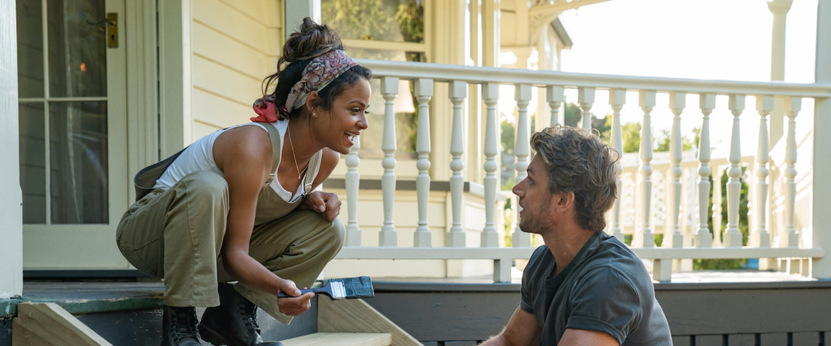 REVIEW: 'Falling Inn Love' Lacks Charm But Still Isn't Half Bad 1 Falling Inn Love