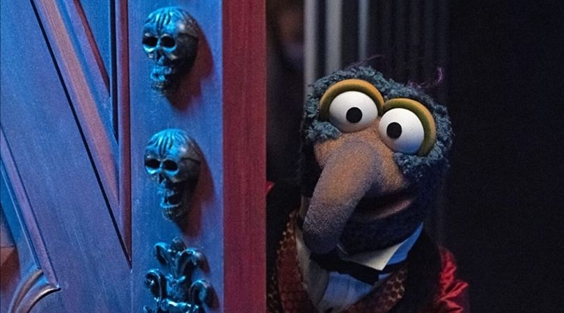 REVIEW: 'Muppets Haunted Mansion' Scares Up Laughs And Star Power 1 Muppets Haunted Mansion- But Why Tho