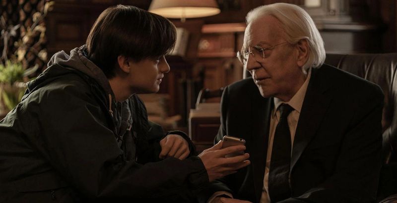 REVIEW: 'Mr. Harrigan's Phone' Has its Storytelling Priorities All Wrong 1 Mr. Harrigans Phone - But Why Tho