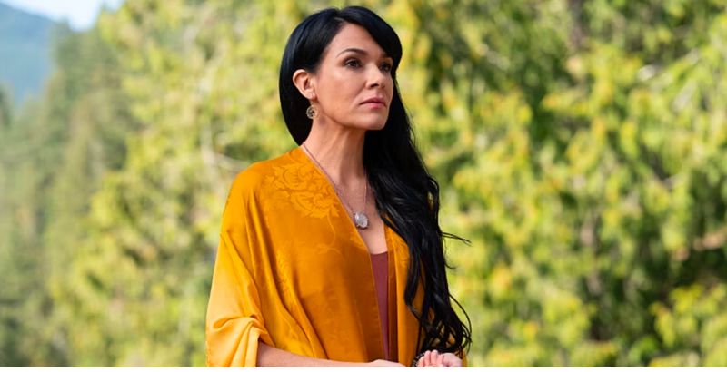 REVIEW: Yellowjackets Season 2, Episode 1 - "Friends, Romans, Countrymen" 1 Yellowjackets Season 2 Episode 1 - But Why Tho