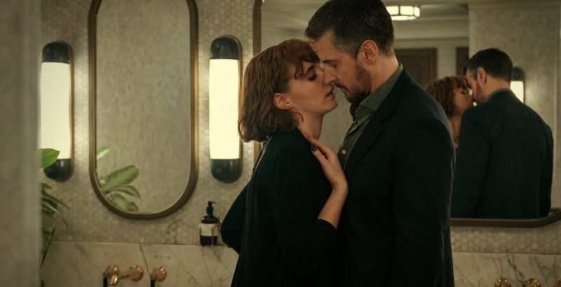 REVIEW: 'Obsession' Is A Seductive Thriller With A Decent Plot 1 Obsession — But Why Tho