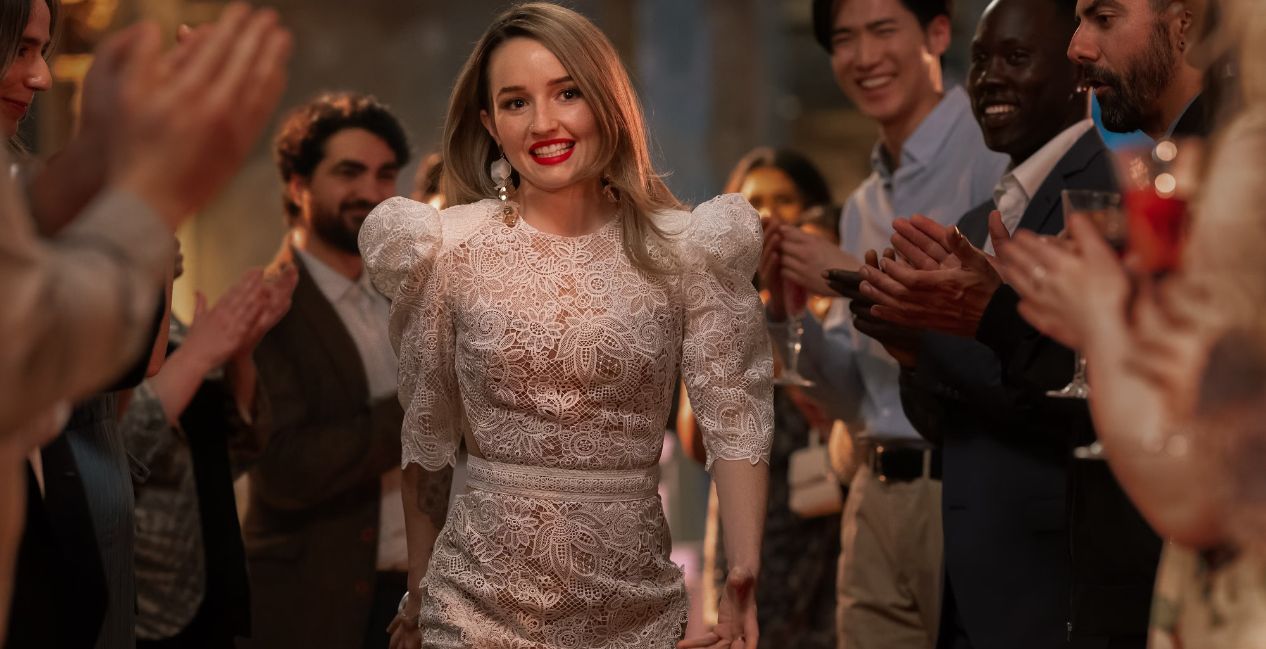 Kaitlyn Dever in Apple Cider Vinegar