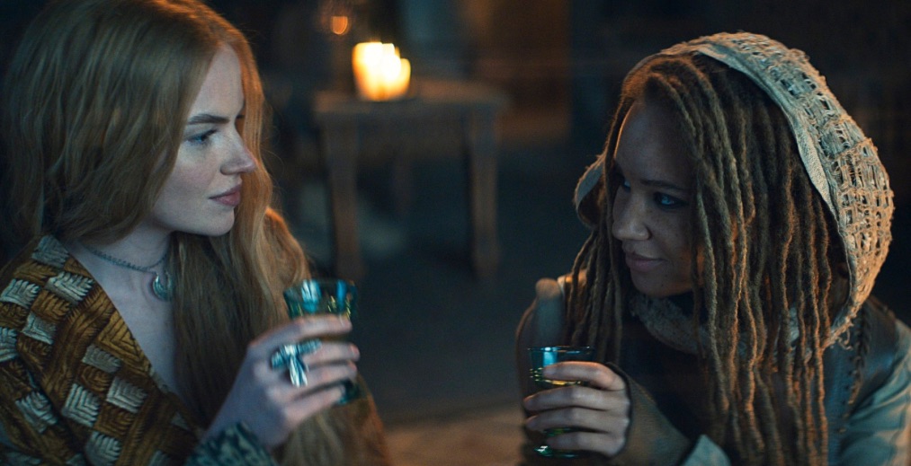 Elayne and Aviendha in The Wheel of Time Season 3 Episode 1