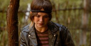 Sophie Thatcher as Natalie in Yellowjackets Season 3 Episode 6
