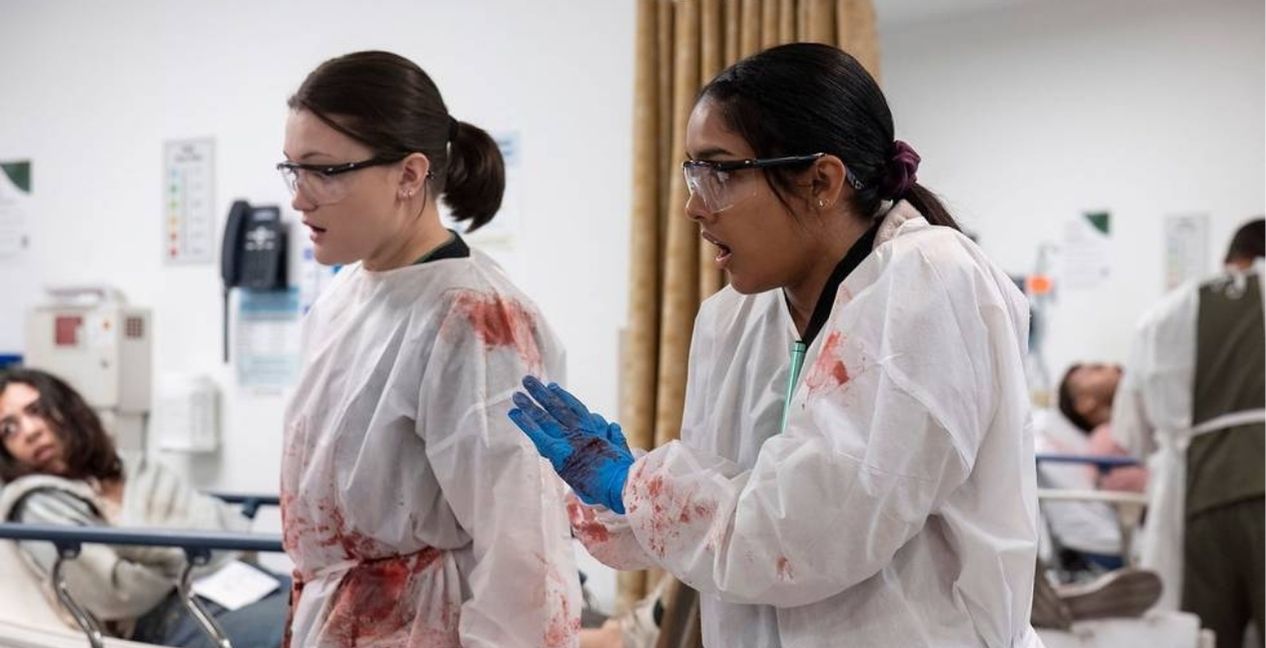 Isa Briones and Shabana Azeez in The Pitt Season 1